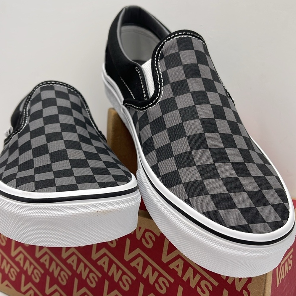 Vans Men’s Classic Slip-On Black/Pewter Checkerboard
VN000EYEBPJ
Sneakers - Picture 14 of 16